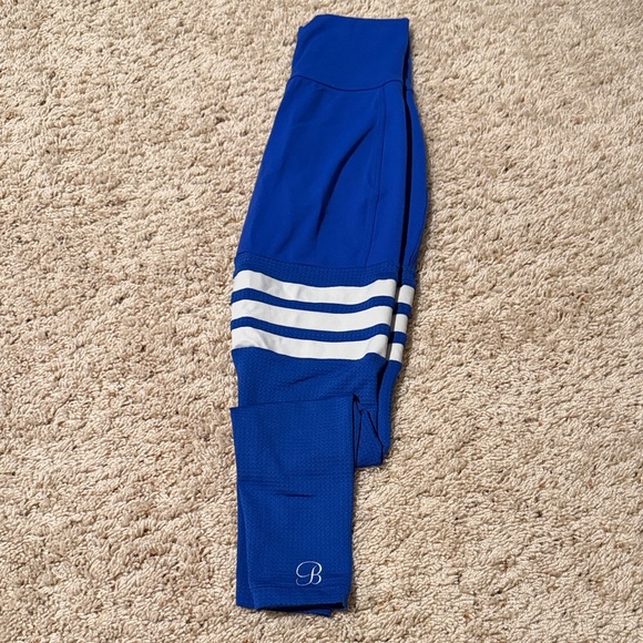 Bombshell High-Waisted Leggings - Picture 3 of 4